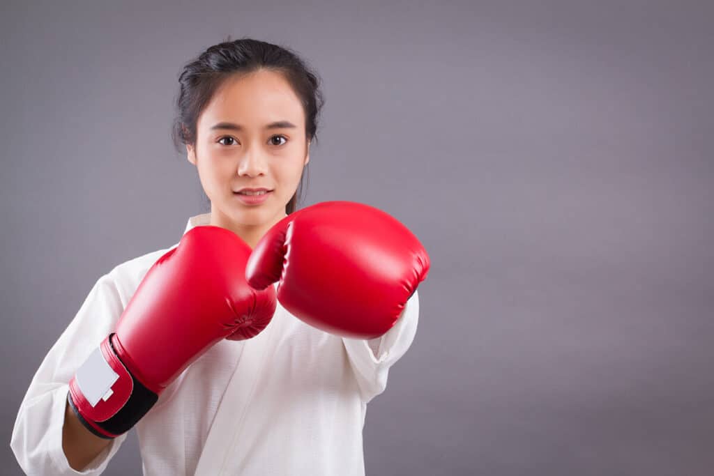 japnese-woman-practicing-martial-arts