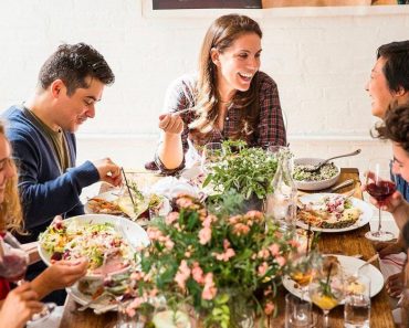 Hosting a Perfect Dinner Party: Tips for a Memorable and Delicious Evening